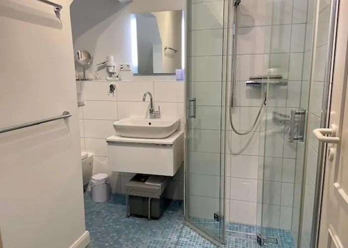 Amselnest * Wyk auf Föhr